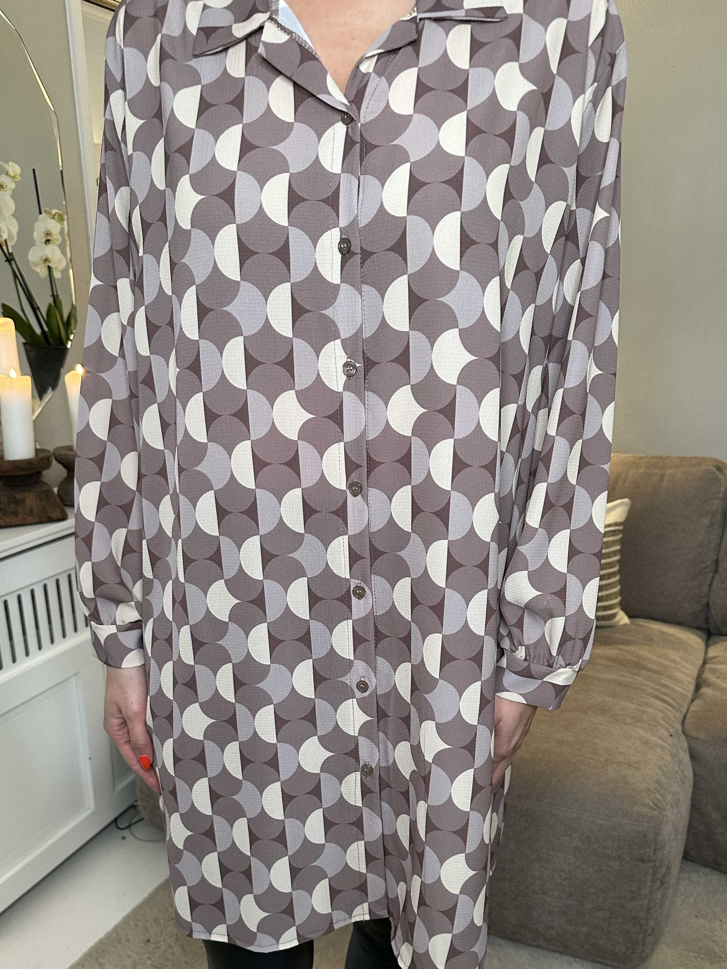 Abigail Pattern - Mønstret skjortekjole